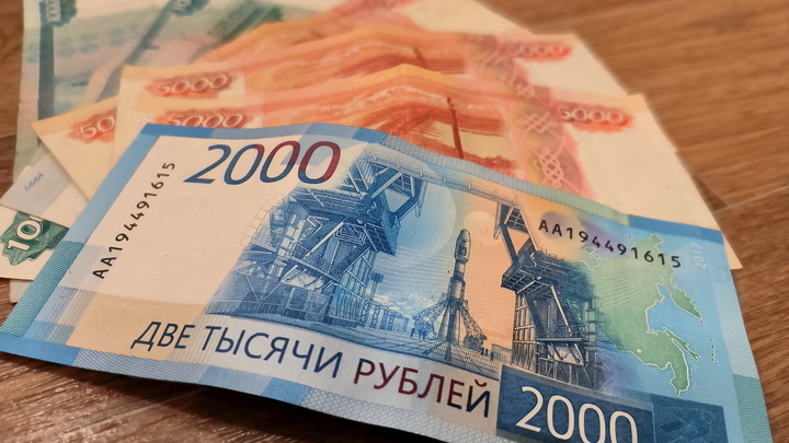 Пенсии и пособия в России выплатят досрочно