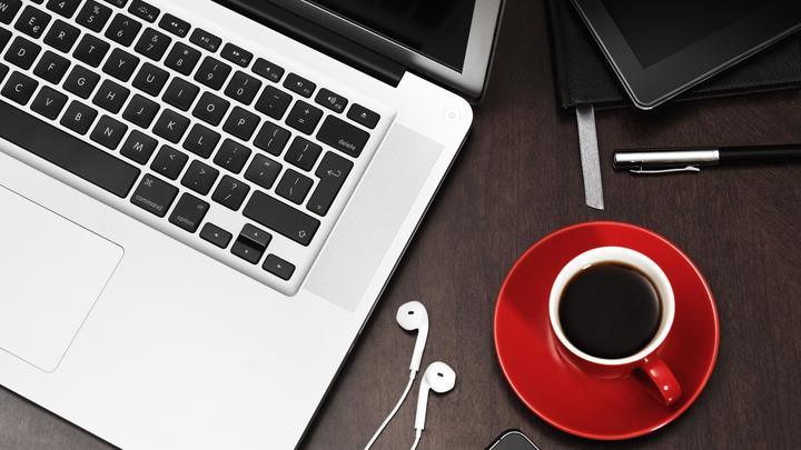 Здесь самые подлые, мерзкие, тупые люди: Избитый соседом блогер Петров оскорбил всю страну