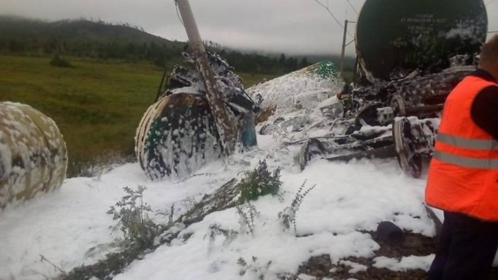 На перегоне Алеур-Бушулей в Забайкалье устраняют последствия разлива авиатоплива