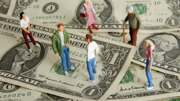 Некто, родившийся в 2154 году: Ведомство Маска рассказало, как американцы мухлюют с пособиями