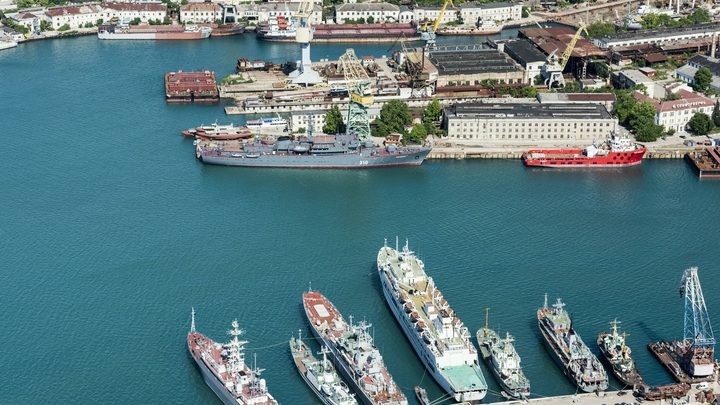 Корабли Черноморского флота успешно пресекли атаку ВСУ. Очевидцы делятся видео