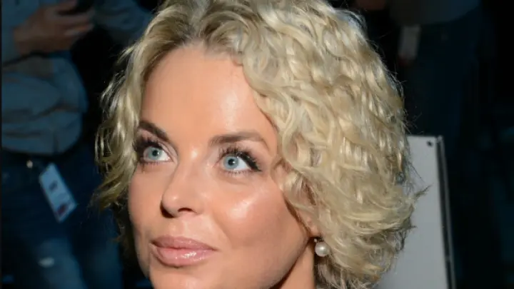 Увела поклонника у Пугачёвой, открыла Земфиру*. Как сейчас живёт икона нулевых Анастасия Калманович