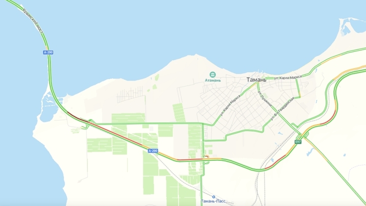 По Крымском мосту восстановили движение после ракетной атаки