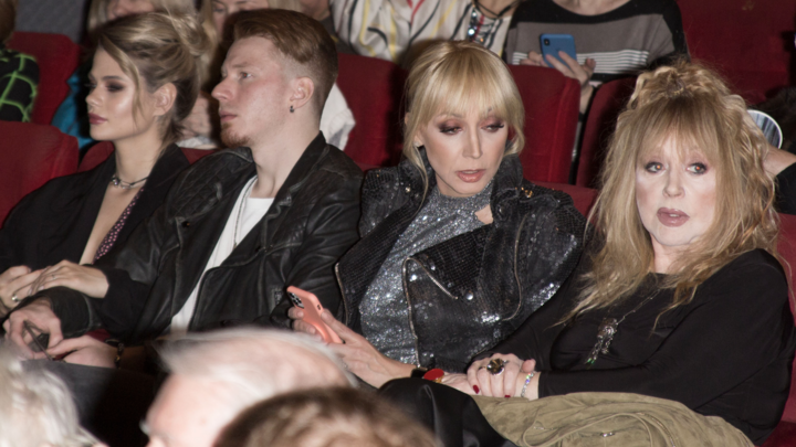 Звёзды-молчуны - честное досье. Кто из артистов уехал в США, чтобы зарабатывать в России