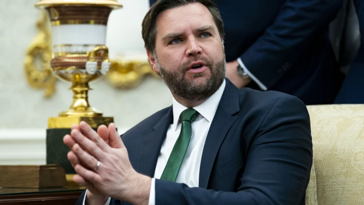 Джей Ди Вэнс не стал реагировать на приглашение Зеленского посетить Украину