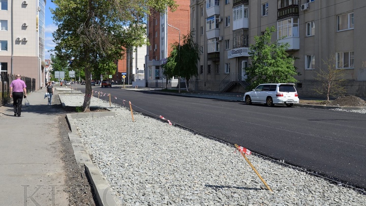 В Кургане одновременно ремонтируют дорогу на двух улицах