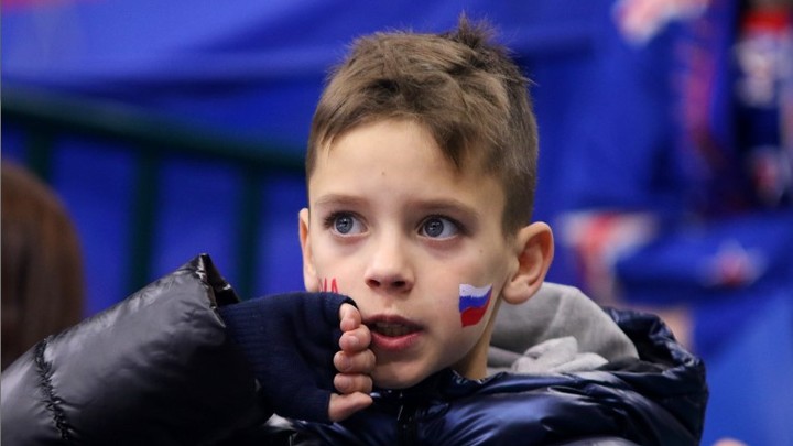 Русские сплотились у флага: Опрос РАН показал рост оптимизма граждан страны