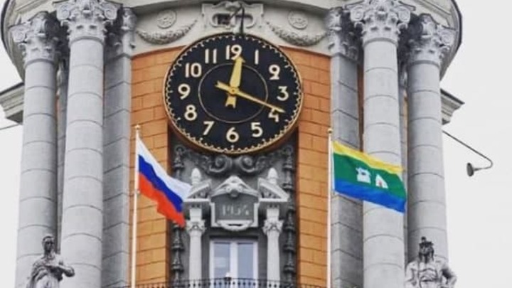 Власти Екатеринбурга откроют вход в башню с курантами для горожан