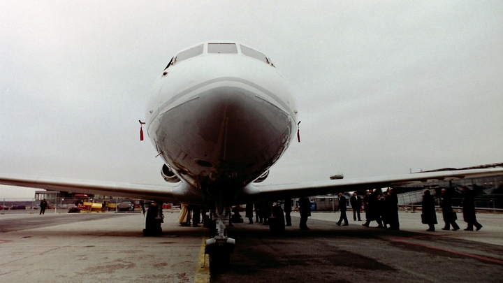 Летевший из Новосибирска в Москву самолет экстренно приземлился из-за ЧП