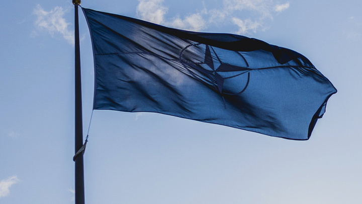 НАТО обрастает базами поближе к России: Добро дал министр Тагарев