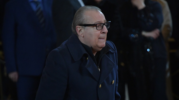 Вручил Путину корону, а потом уехал: Куда пропал актёр Геннадий Хазанов