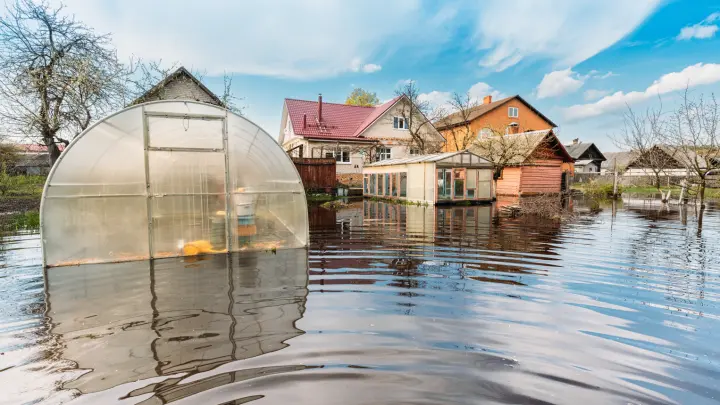 Это ужас: Несущие стены падают на глазах, люди остаются без домов. Житель Дагестана рассказал о большой беде