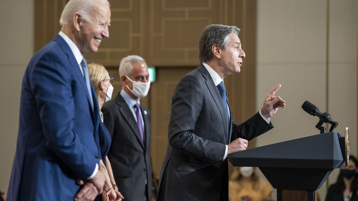 Абрамович снова в деле? Источник сообщил об удивительном совпадении с визитом Блинкена в Турцию