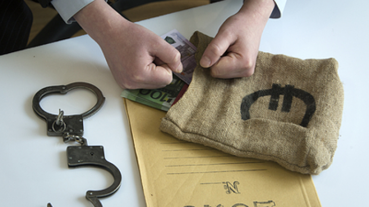 Директор медколледжа в Дагестане задержан за взятку в 2 млн сотруднику ФСБ