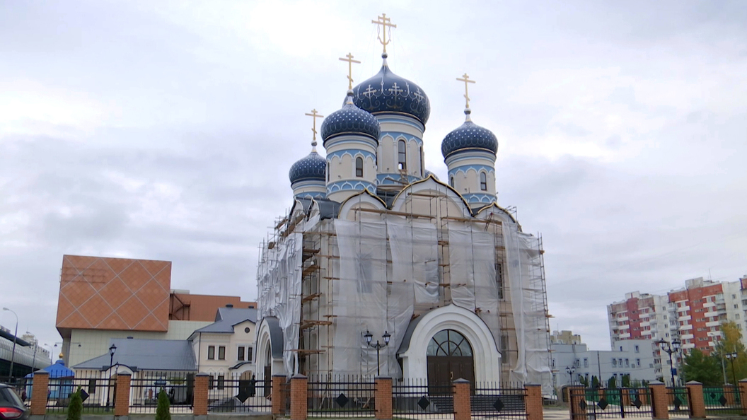 Храм в северном. Церковь Адмирала Ушакова. Храм Святого праведного воина Феодора Ушакова в Южном Бутове. Церковь Адмирала Ушакова в Бутово. Церковь на улице Адмирала Ушакова.