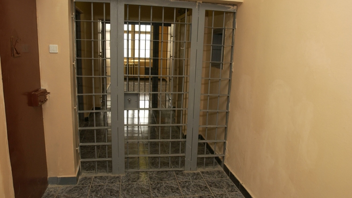 Бывшего следователя из Краснодара приговорили к 9 годам колонии за взятки