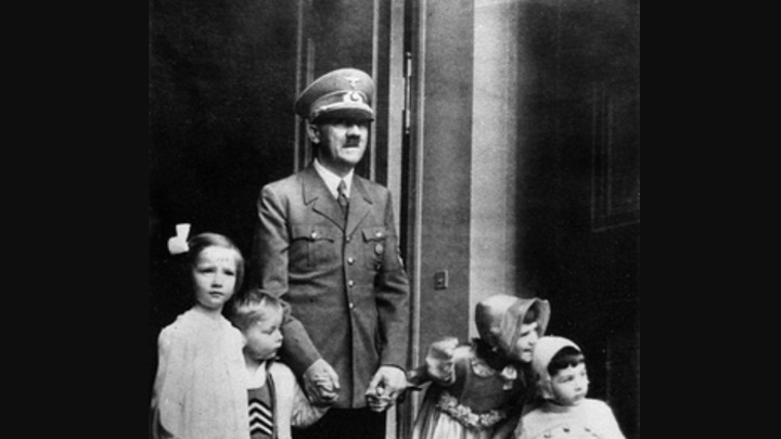 Спал до 13 часов: ФСБ рассекретила архивы о последних днях Гитлера в Берлине