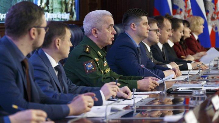 Отставка генерала в Минобороны. Военкоры задали неудобные вопросы. Будут ли ответы?
