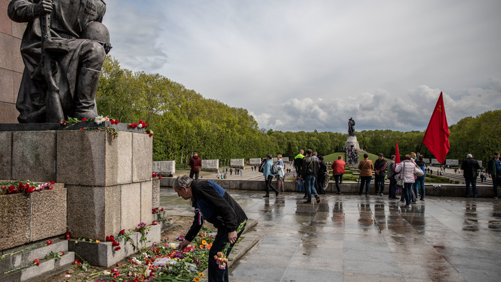 Немцы хотят свой День Победы - только не 9 мая: Бундестаг взвешивает все за и против