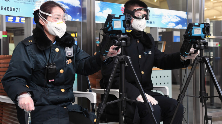 Закупайтесь чесноком: у блогеров в России паника после ограничений поставок из Китая