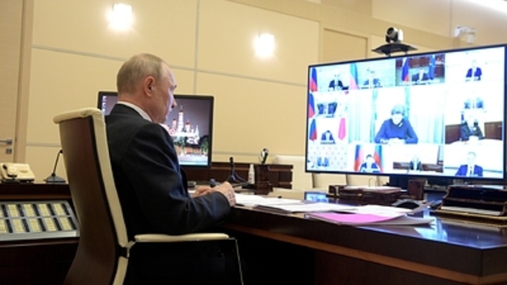 Разговаривать с чиновниками - только строго и жёстко: Депутат оценил стиль Путина