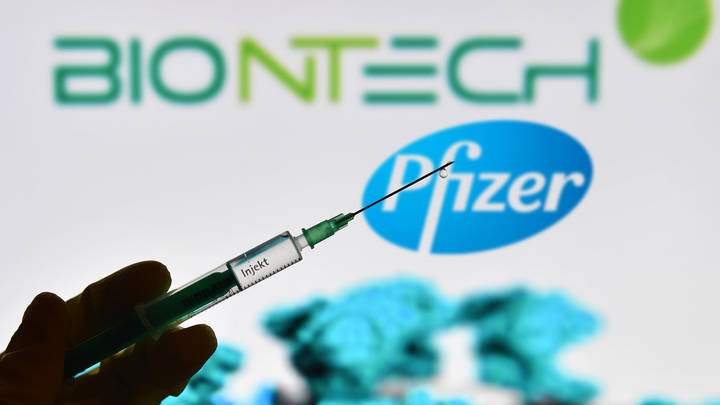 Боль и ломота во всём теле: Добровольцы сравнили эффект от вакцины Pfizer с тяжёлым похмельем