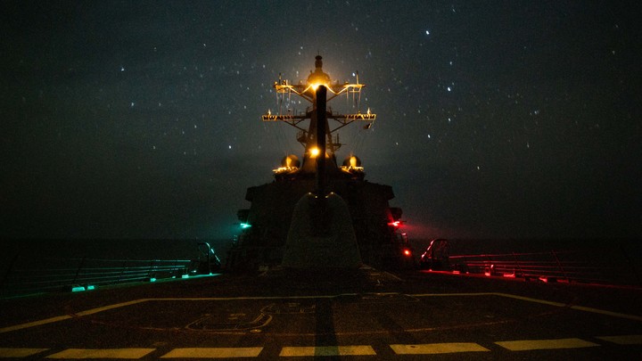 Захват танкера в Оманском заливе завершился внезапным бегством пиратов