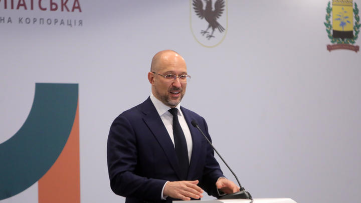 Премьер-министр Украины наплевал на историческую правду об освобождении страны от фашистов