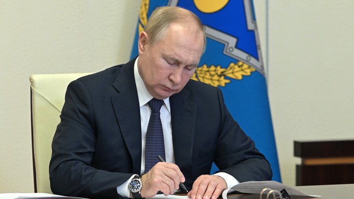 Песков рассказал о реакции Путина на предложение о военной помощи ДНР и ЛНР