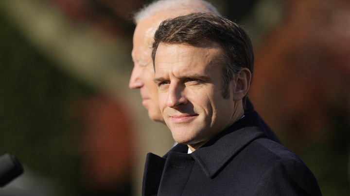 Французы резко ответили Макрону из-за его слов о России: Могильщик страны