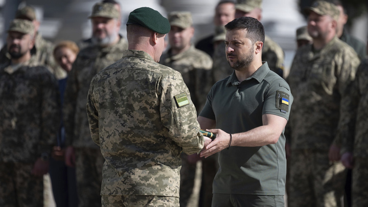 Тапком и насмерть: Медведев опубликовал пророчества для Киева