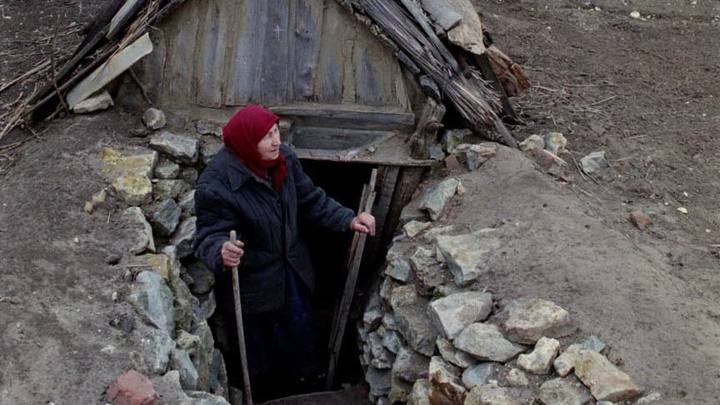 В Камешковском районе 87-летняя пенсионерка свалилась в погреб и не могла выбраться сама