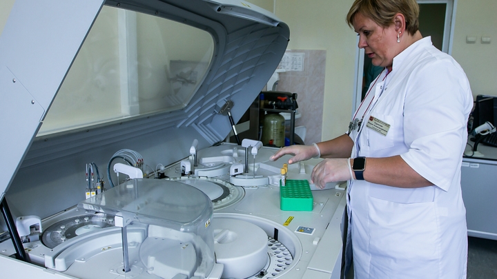 Русский Дед Мороз: Долги за лечение малышки-бэтмена из США оплатил аноним из России