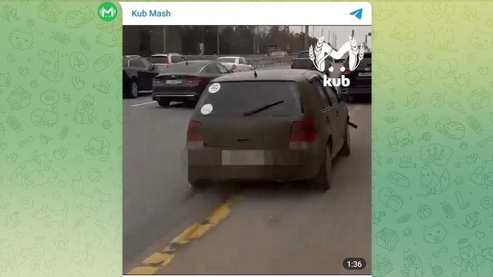 В Москве водитель Volkswagen шесть раз въехал в автомобиль с семьёй и угрожал убить женщину и её детей