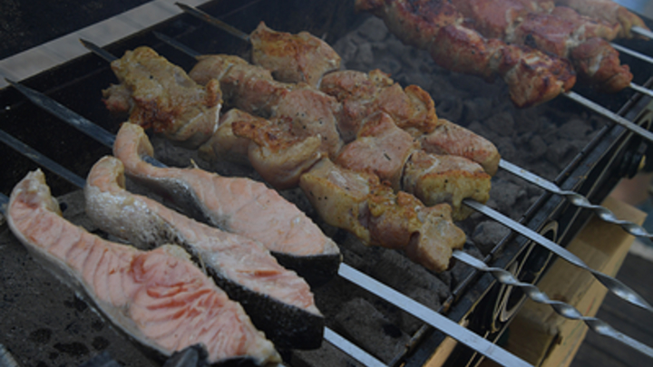 Шеф-повар дал советы по приготовлению майских шашлыков: У мяса есть свой вкус