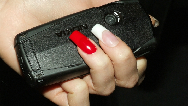 Старая техника - на вес золота? Можно ли извлечь драгоценные металлы из ненужного телефона