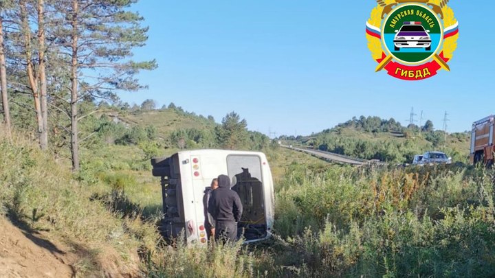 В Приамурье в ДТП перевернулся автобуз ПАЗ