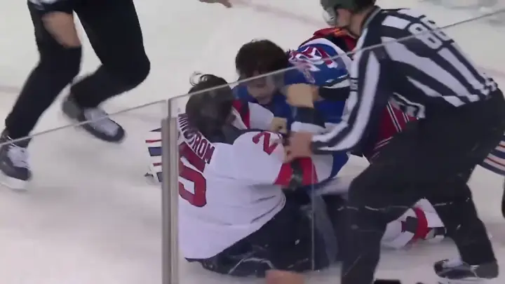 Русский вратарь Шестёркин побил шведа Маркстрёма в матче НХЛ