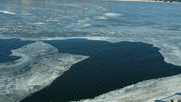 Самарские спасатели сообщили об опасности выхода на лед в феврале 2022 года