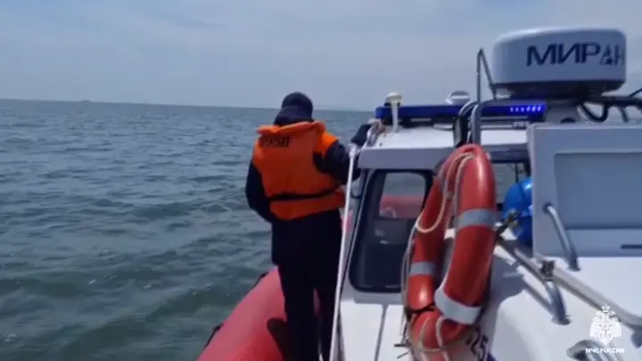 Пропавшую во Владивостоке женщину на сапборде нашли погибшей. Поиски мужчины продолжаются