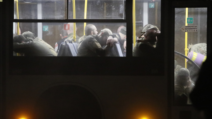 Мы не такие, как они: В ДНР показали, как содержат пленных с Азовстали