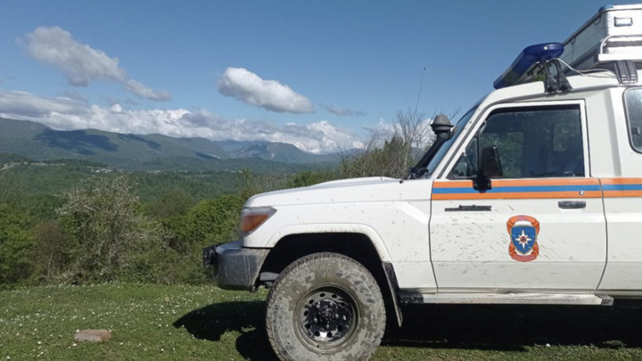 Сочинские спасатели вторые сутки ищут женщину, которая отправилась в лес за грибами