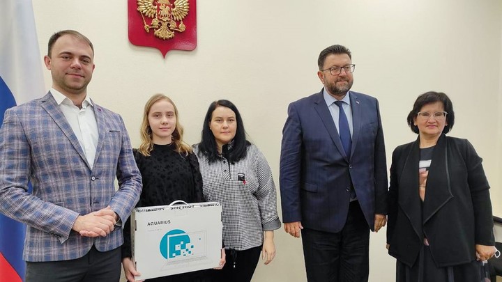 Ноутбук для Даши. Президент России исполнил новогоднюю мечту ивановской школьницы