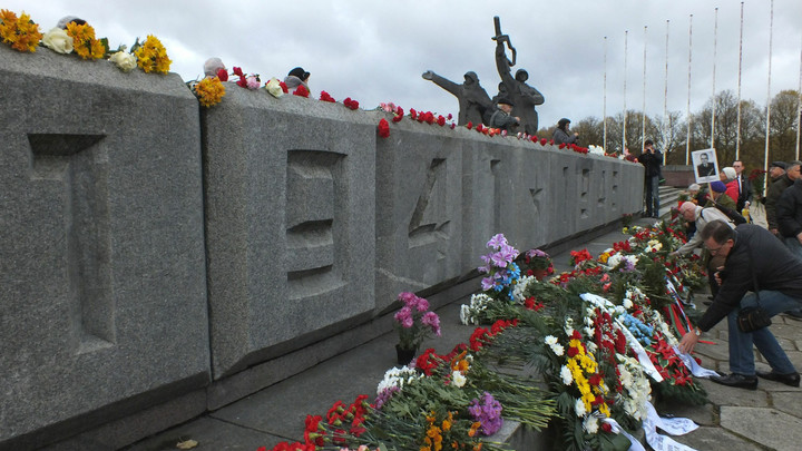 Пропаганда тоталитарных режимов: В Литве разрешили переносить захоронения советских воинов