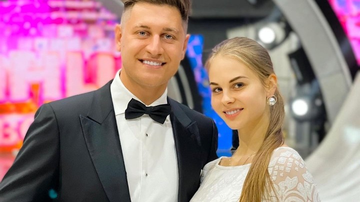 Па налево. Стало известно ради кого блогер Дава бросил Бузову