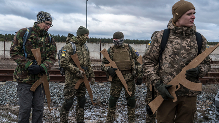 Америке нечем воевать: Киев посадят на диету