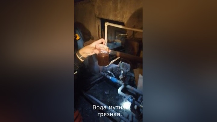 Коммунальщики нашли причину грязи и вони горячей воды в Белове