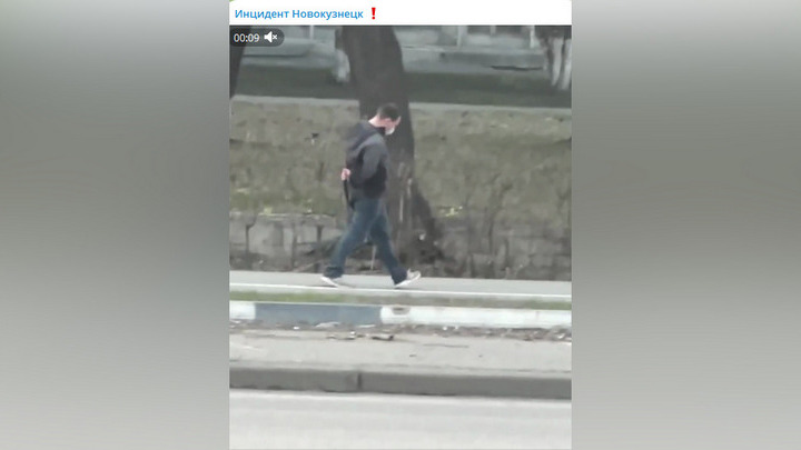Мужчина с ножом и в маске преследовал девушек в Новокузнецке