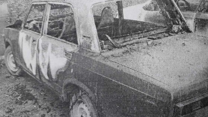 В Самаре мужчина в гневе сжег автомобиль, не сумев его угнать