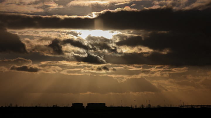 К Земле приближается поток плазмы с Солнца: В РАН оценили опасность